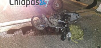 Muere motociclista tras caer de puente vial, en Tuxtla