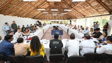 Redoblar esfuerzos, pide ERA a su gabinete, tras seis meses de gobierno