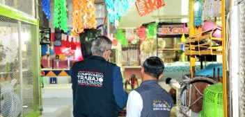 Angel Torres  visita obra de rehabilitación del Mercado Dr. Rafael Pascacio Gamboa