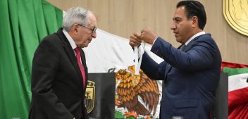 Impone Eduardo Ramírez medalla “Manuel Velasco Suárez” a David Kershenobich