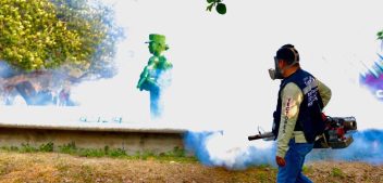 Fumigación preventiva en el Parque de la Mujer Soldado