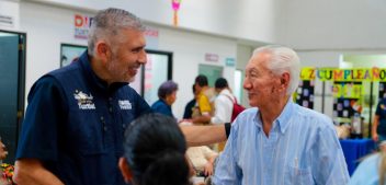 Encabeza Angel Torres una jornada más de Sonríe Tuxtla