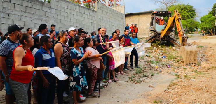Angel Torres impulsa pavimentaciónen la colonia Insurgentes