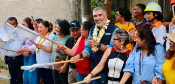 Inicia Angel Torres trabajos en la Calle Central de la colonia La Industrial
